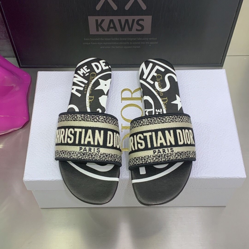 ch**an D*or slippers